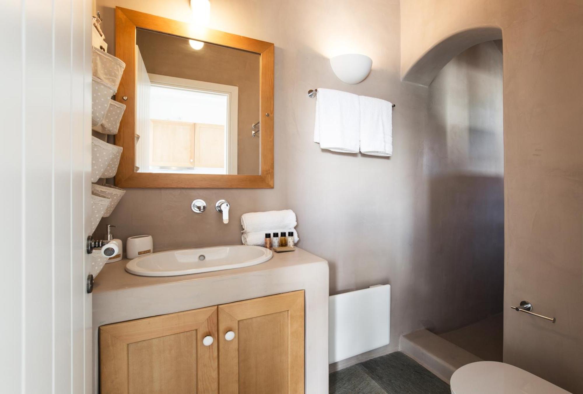 Fos Suites Лутра Экстерьер фото